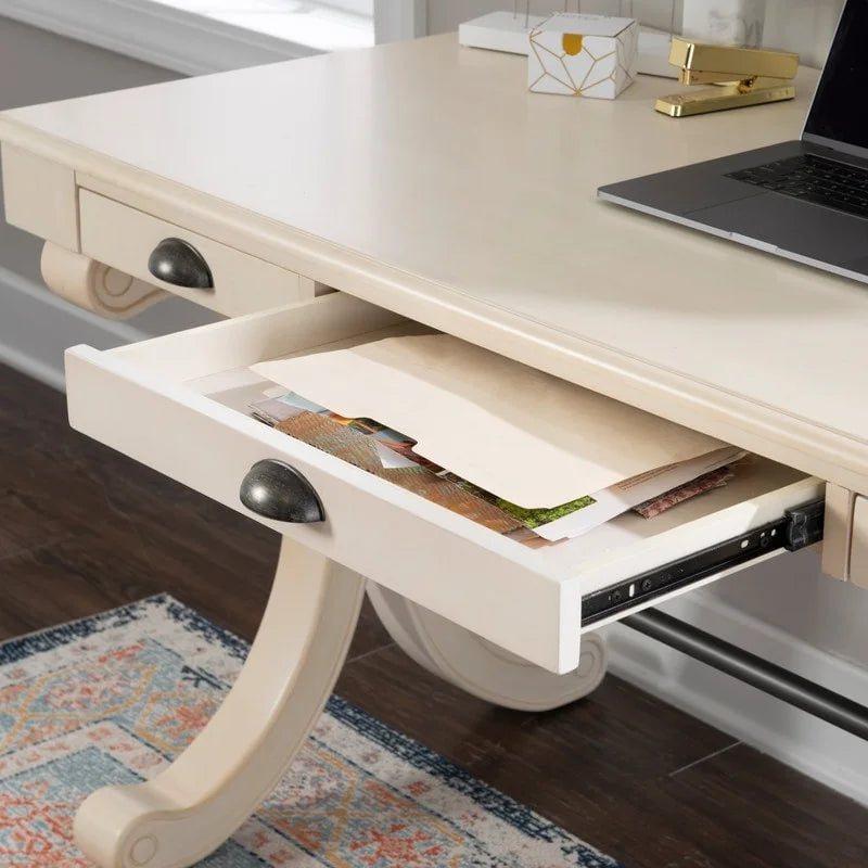 Bureau à trois tiroirs