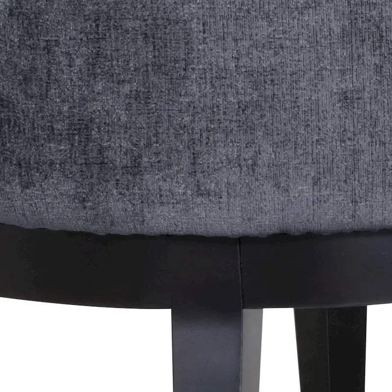 Fauteuils rembourrés avec revêtement en tissu ou en cuir artificiel (deux chaises par lot).