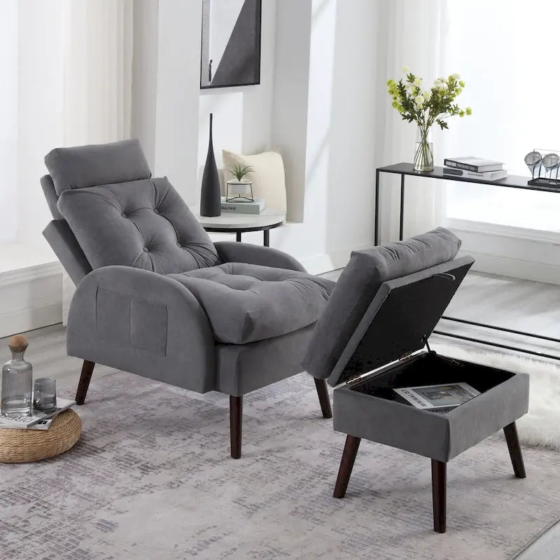 Un fauteuil inclinable rembourré avec dossier réglable et un repose-pieds de rangement.