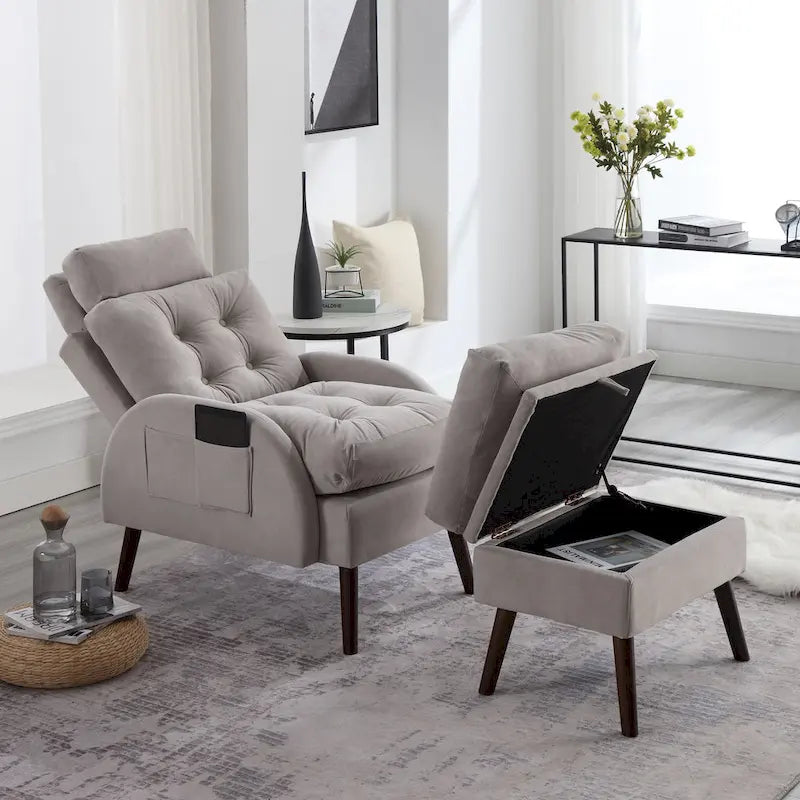 Un fauteuil inclinable rembourré avec dossier réglable et un repose-pieds de rangement.