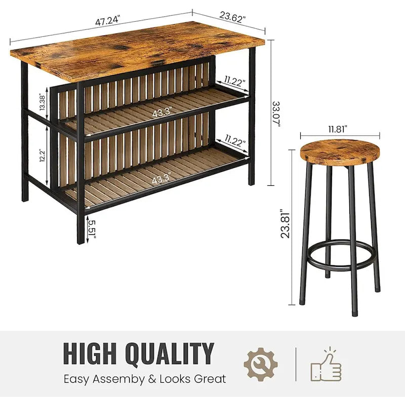 Îlot de cuisine avec deux tabourets de bar et des étagères ouvertes.
