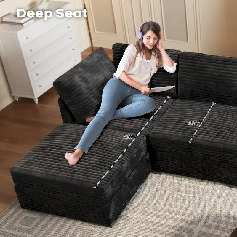 Long canapé d'intérieur épais et profond avec repose-pieds