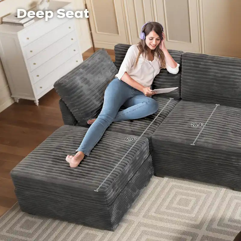 Long canapé d'intérieur épais et profond avec repose-pieds
