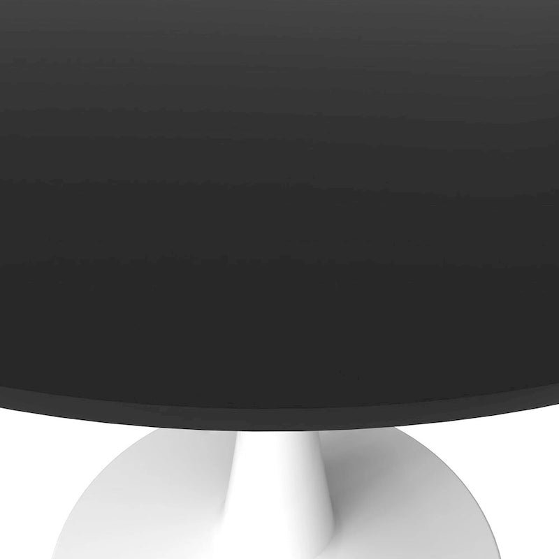 Cette table à manger ronde peut accueillir quatre personnes et dispose d'un plateau en bois MDF et d'une base en acier blanc, la rendant adaptée aux cuisines comme aux salles à manger.