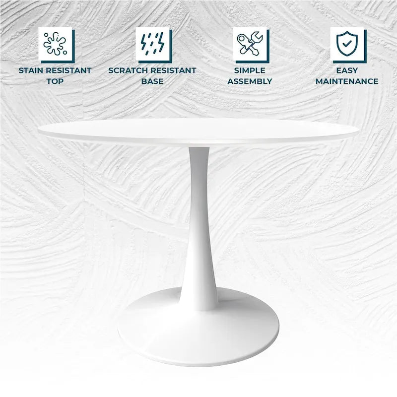 Cette table à manger ronde peut accueillir quatre personnes et dispose d'un plateau en bois MDF et d'une base en acier blanc, la rendant adaptée aux cuisines comme aux salles à manger.