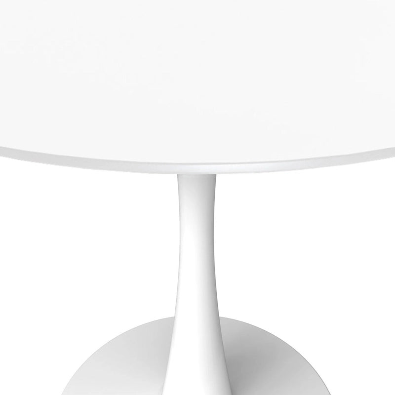 Cette table à manger ronde peut accueillir quatre personnes et dispose d'un plateau en bois MDF et d'une base en acier blanc, la rendant adaptée aux cuisines comme aux salles à manger.